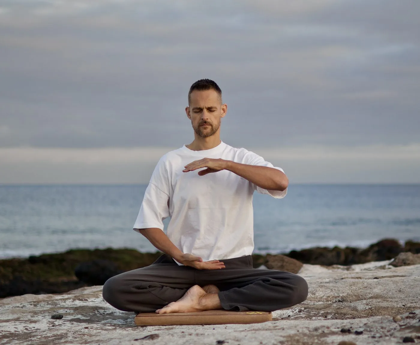 Bastiaan Groen — Qigong at the ocean
